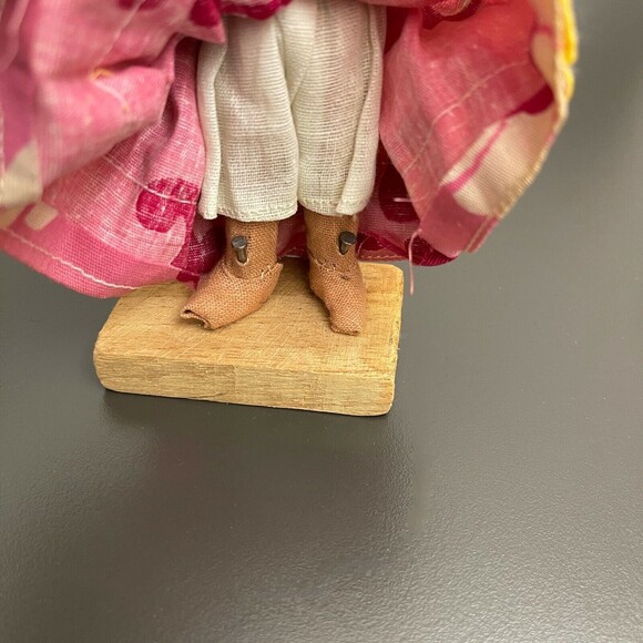 Vintage Mexican Doll Souvenir Collectible with Baskets - Picture 5 of 5